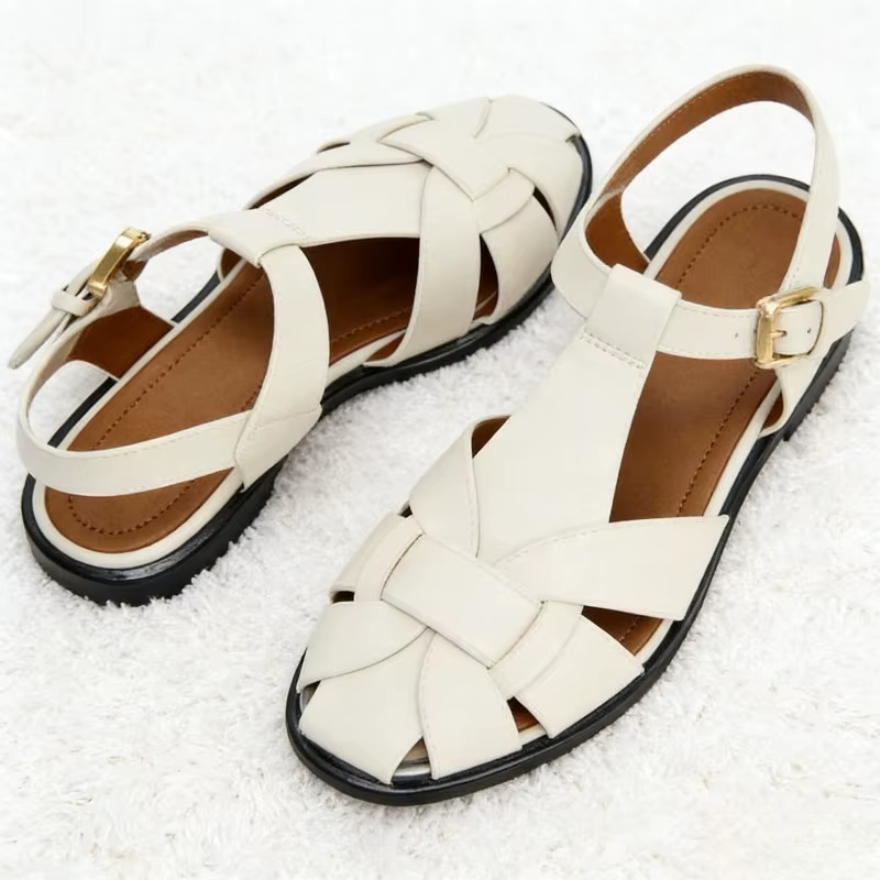 Naomi model sandals